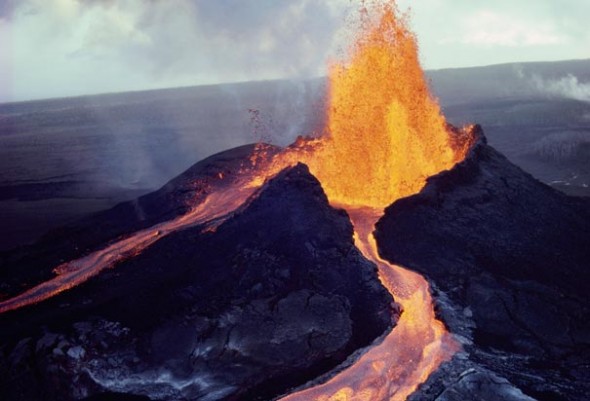 Hawaii's Big Island Lights Up the Autumn Skies - Travel News ...